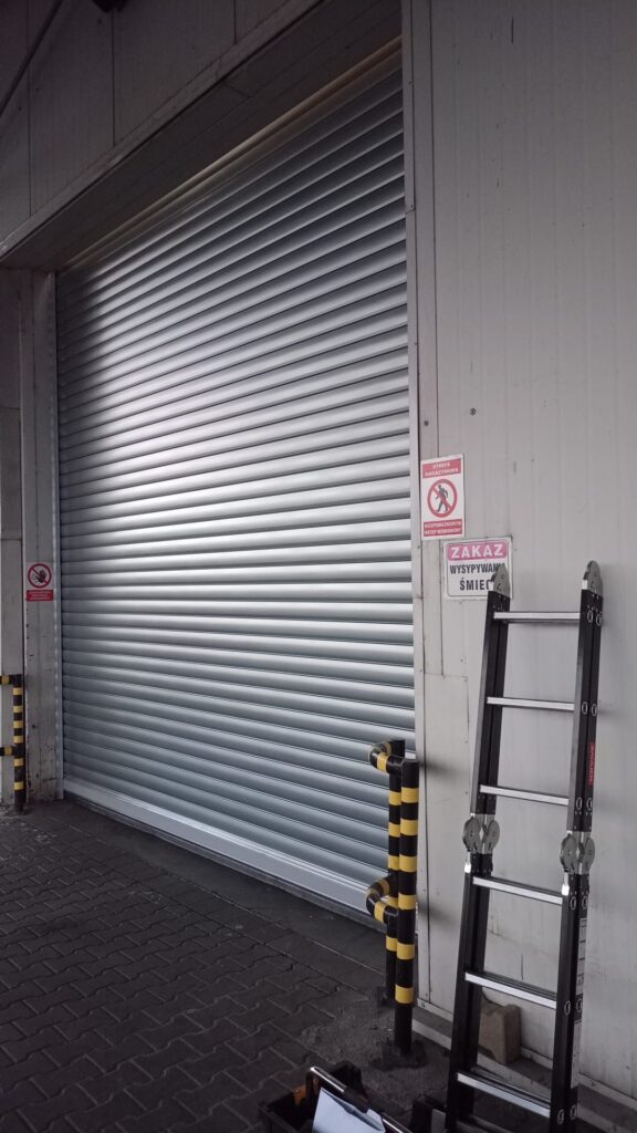 montaż bramy Decotherm Hörmann