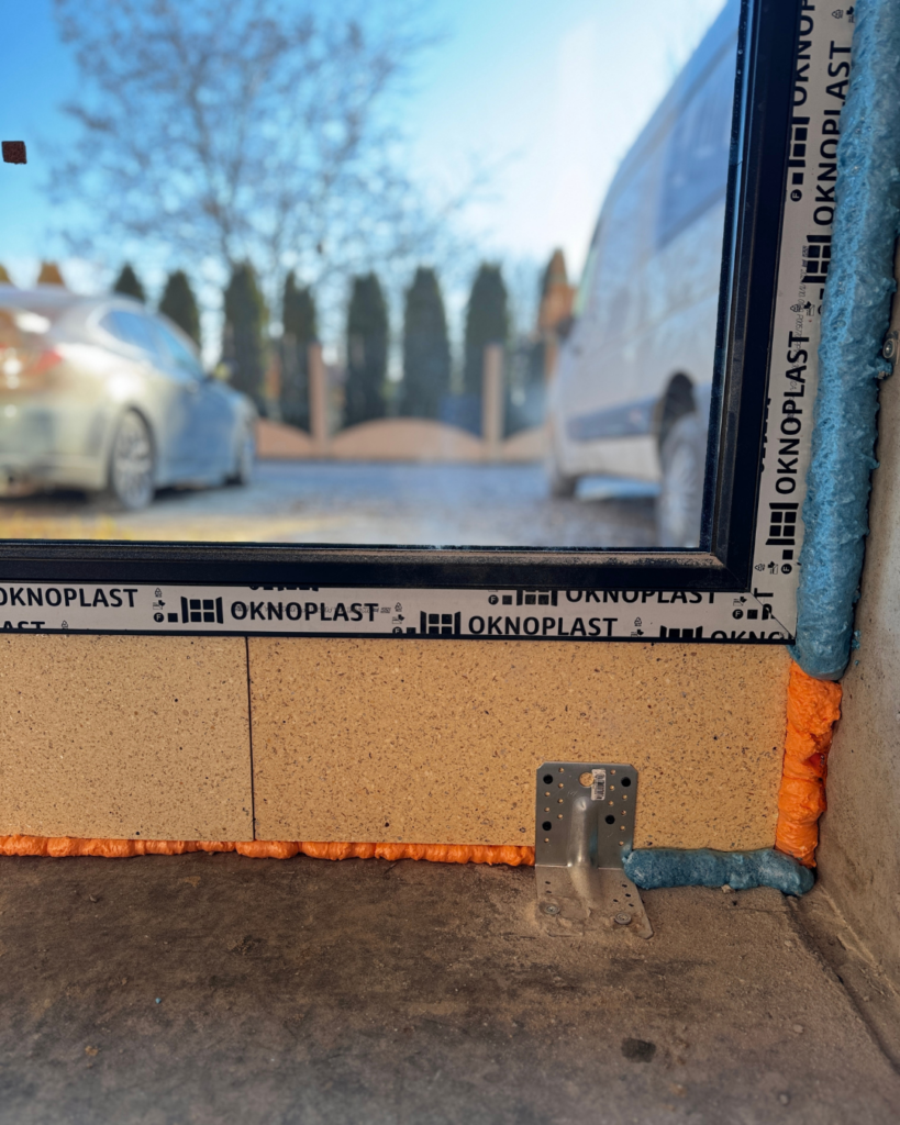 montaż okien pcv w budynku wielorodzinnym