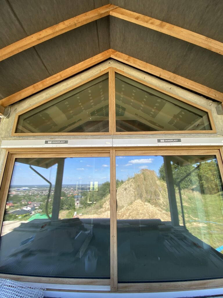 okno trapezowe w szczycie