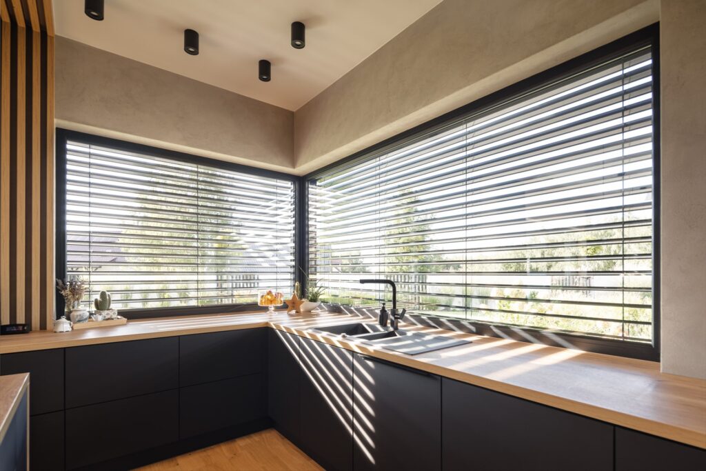 okno narożne w kuchni